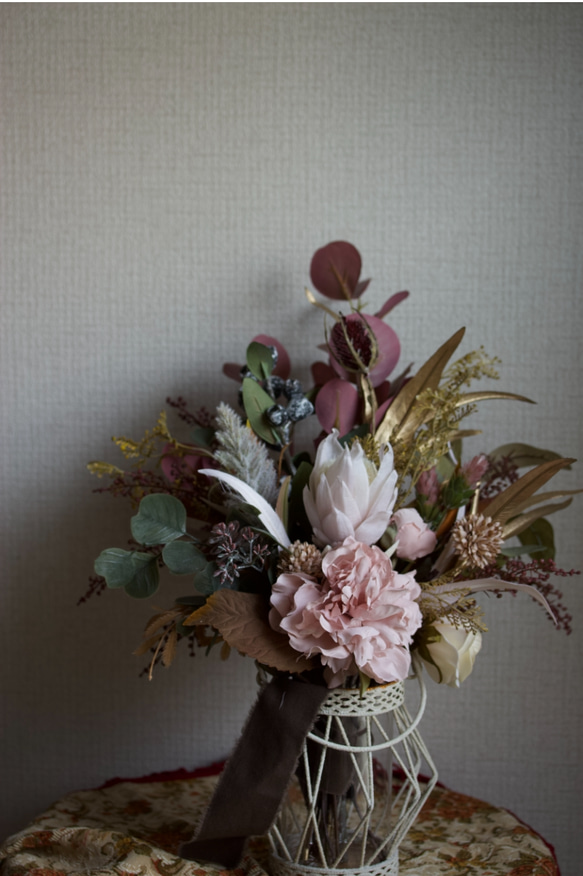 ■バンクシア　アレンジメント　フラワーベース付き　造花　インテリアやプレゼントに　花束　プレゼントフラワーyu2303f 3枚目の画像