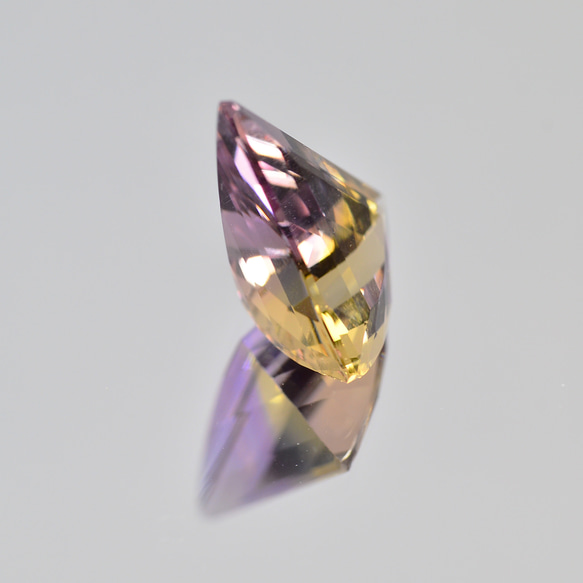 ソ付 アメトリン 2.821ct ルース 変形トリリアント 3枚目の画像