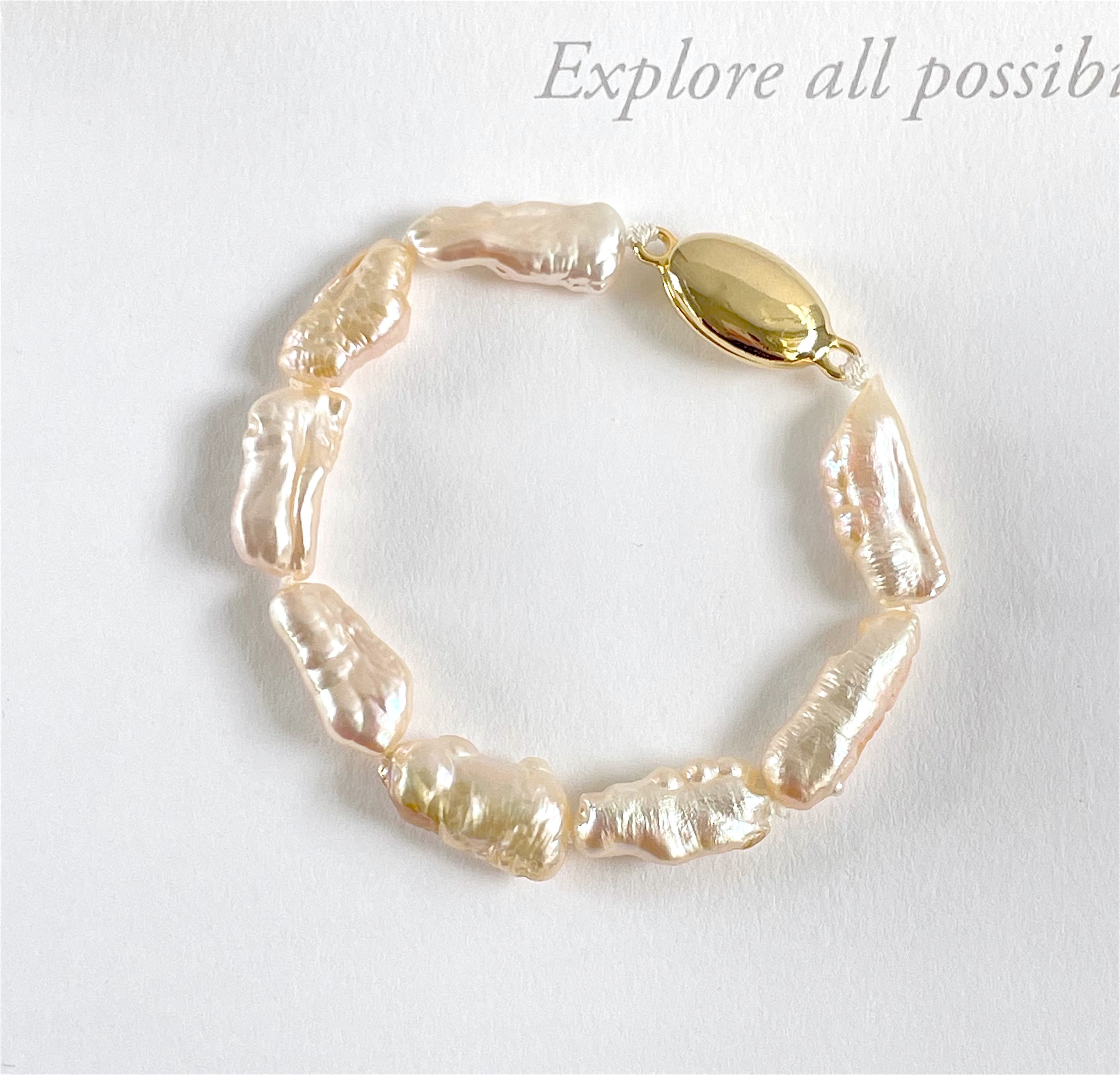 ペールオレンジ 横長ケシパールのブレスレット