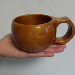 桂の木の一木彫りコーヒーカップ. 1枚目の画像