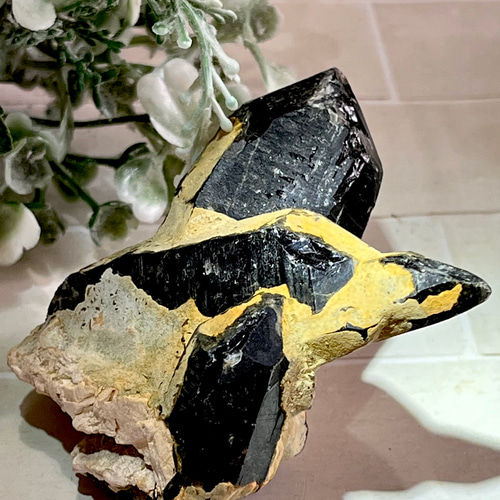強力な邪気祓い、浄化パワー】天然石 モリオン(黒水晶) 母石付き原石