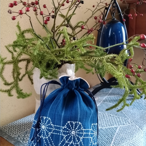 正藍染め布に刺し子 小物入れ刺し子巾着(中) 雪輪 巾着袋
