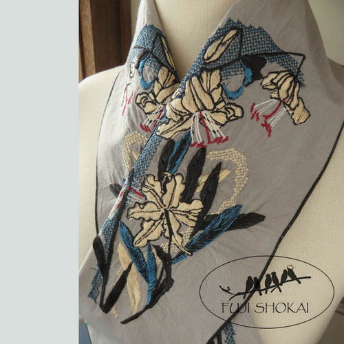 【受注生産品】 刺繍半襟：百合の花 和装小物（帯・半襟） petacoの富士商会 着物・浴衣