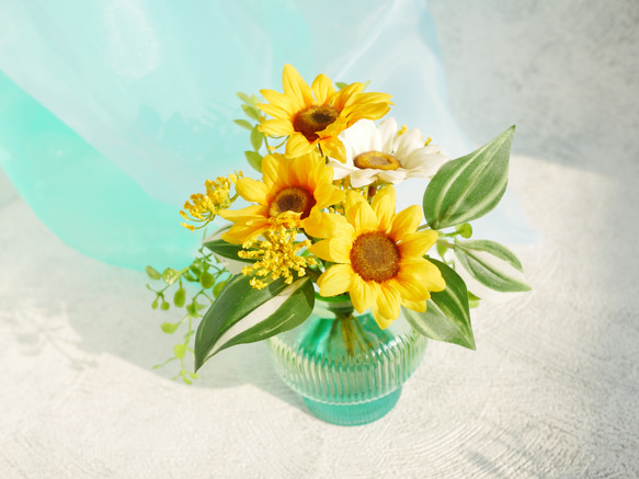 Sunflower Lagoon ひまわり×グラデーションガラスのマジカルウォーターアレンジ 夏　向日葵　 11枚目の画像