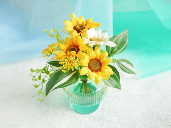 Sunflower Lagoon ひまわり×グラデーションガラスのマジカルウォーターアレンジ 夏　向日葵　 1枚目の画像