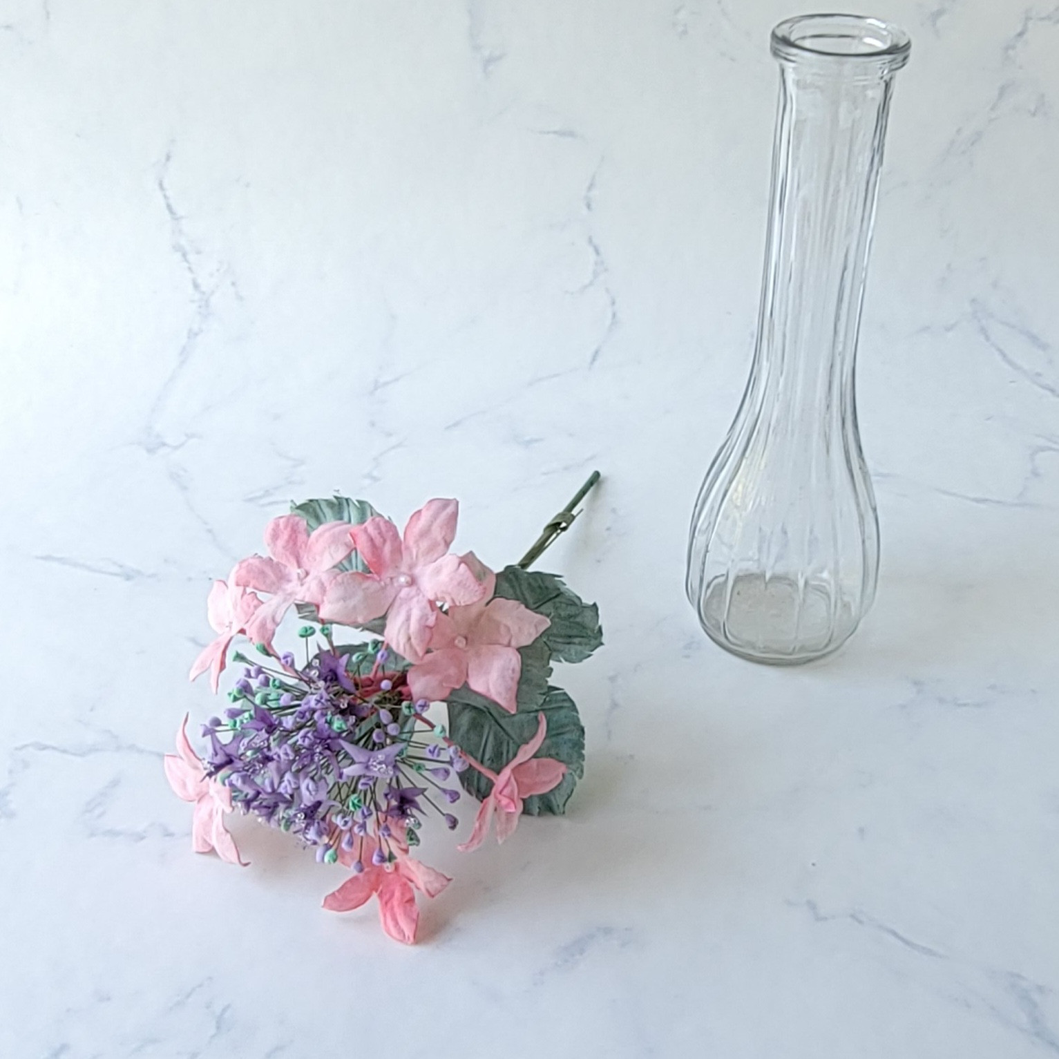 産地直送の布の花屋さん　1輪挿しのガクアジサイ