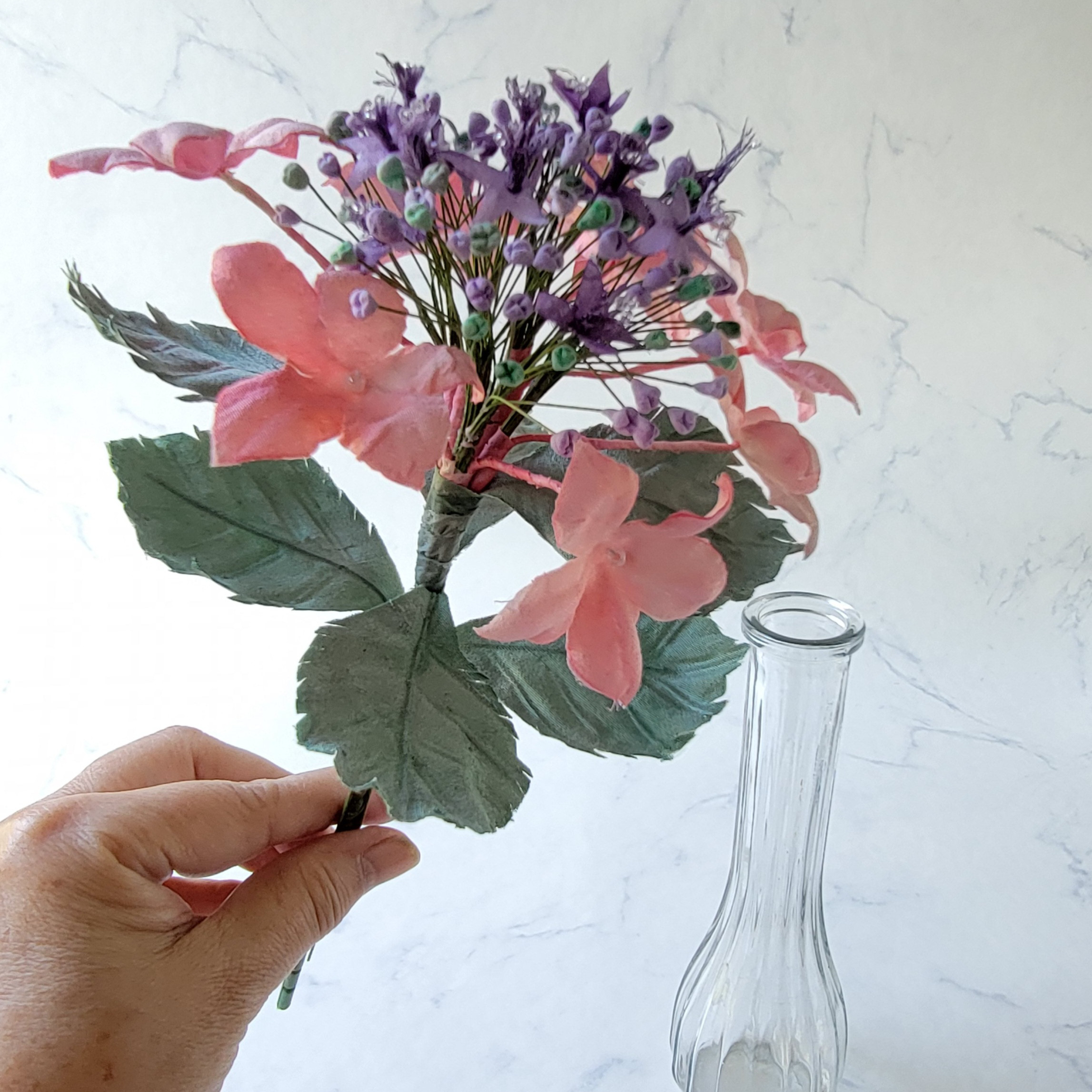 産地直送の布の花屋さん　1輪挿しのガクアジサイ