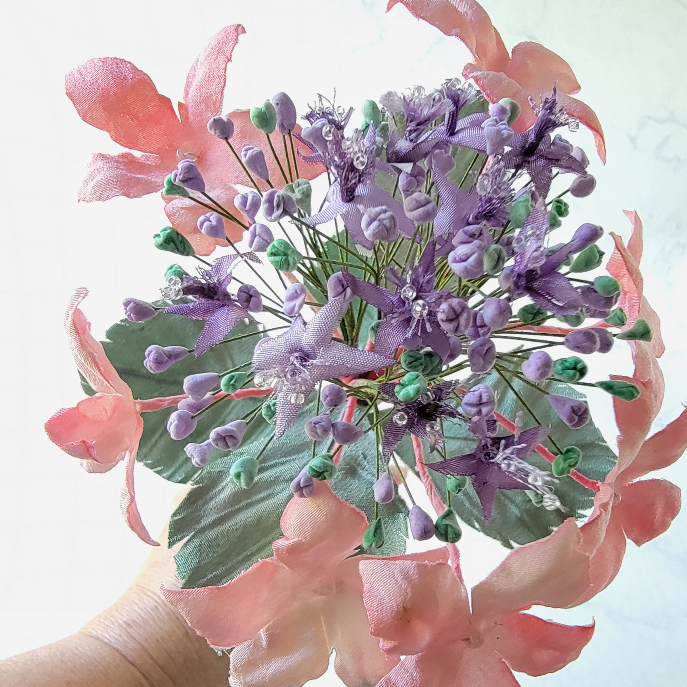 産地直送の布の花屋さん　1輪挿しのガクアジサイ