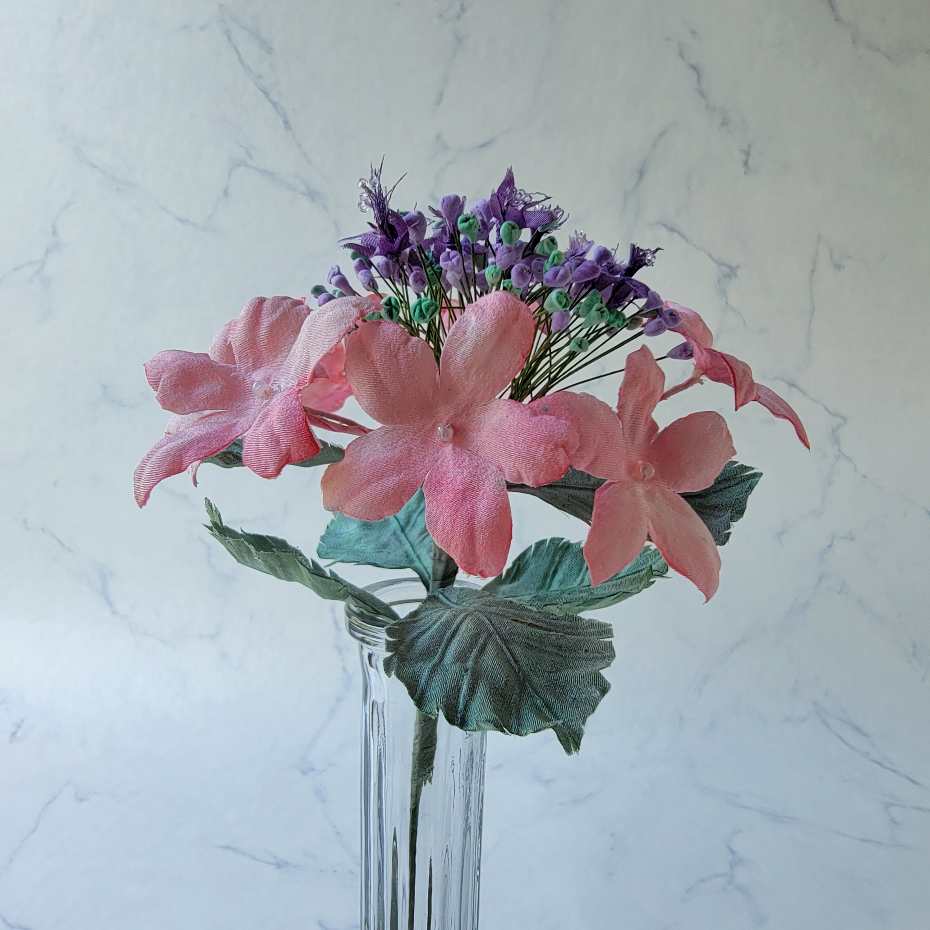 産地直送の布の花屋さん　1輪挿しのガクアジサイ