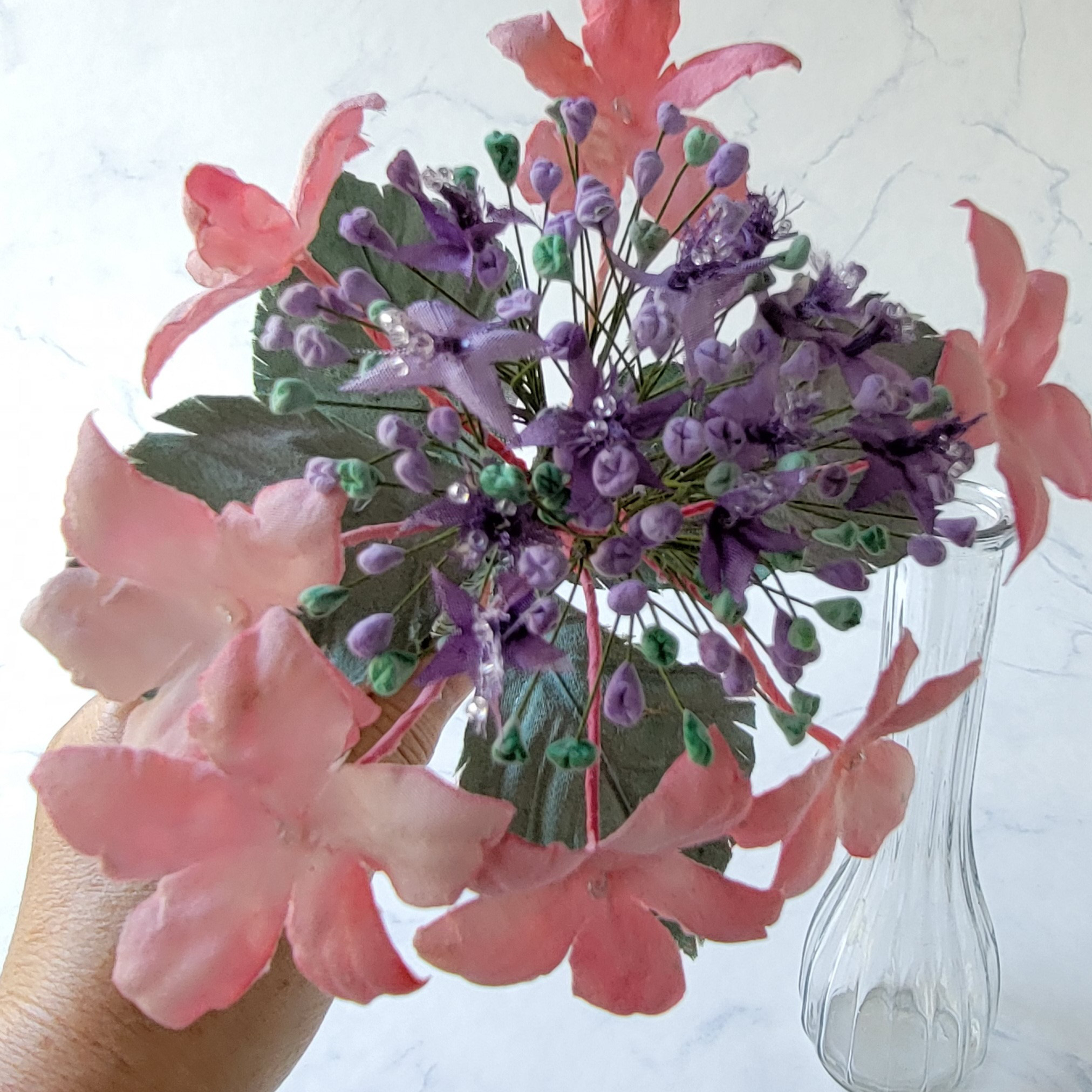 産地直送の布の花屋さん　1輪挿しのガクアジサイ