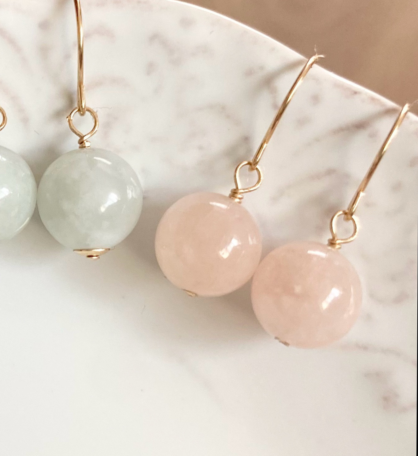 K18 18金ピンクモルガナイトの揺れるピアス 刻印あり