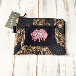 小川智大 刺繍ポーチ カプセルトイ さがら刺繍ポーチ(2025年7月下旬発売) – レオ