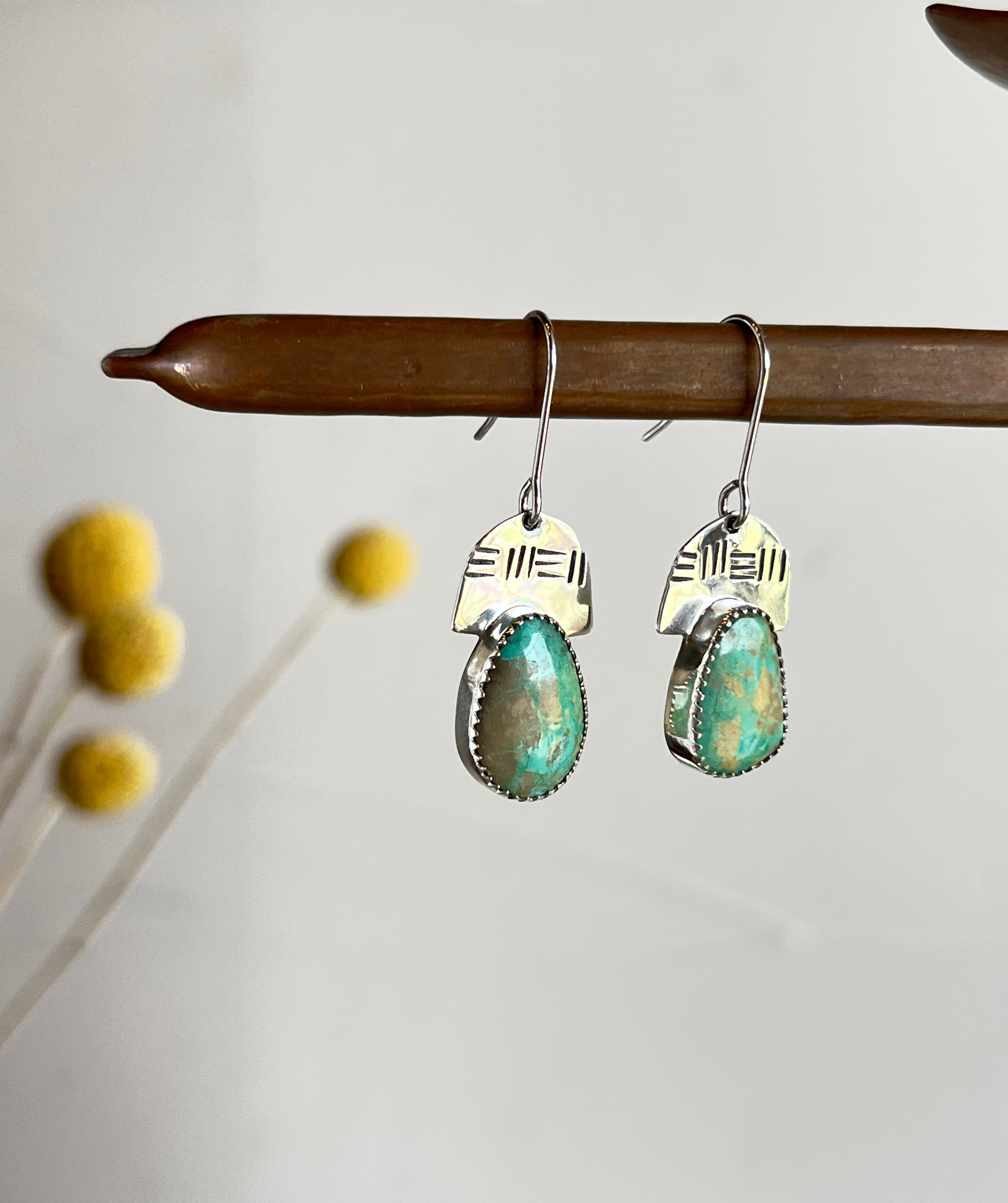 キングマンターコイズ  ゆらゆら　ピアス