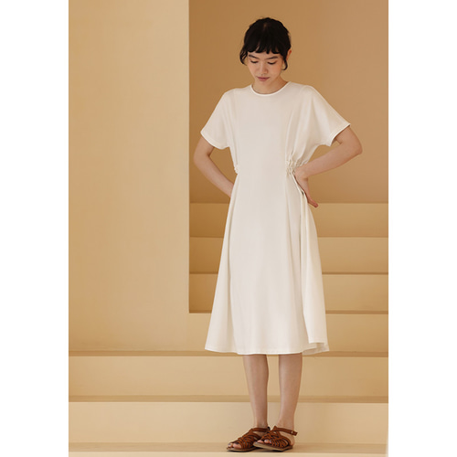 「LE'RURE」 半袖ワンピース MEDIUM オフホワイト テンセルワンピース ウエストにゴムギャザー 半袖ワンピース