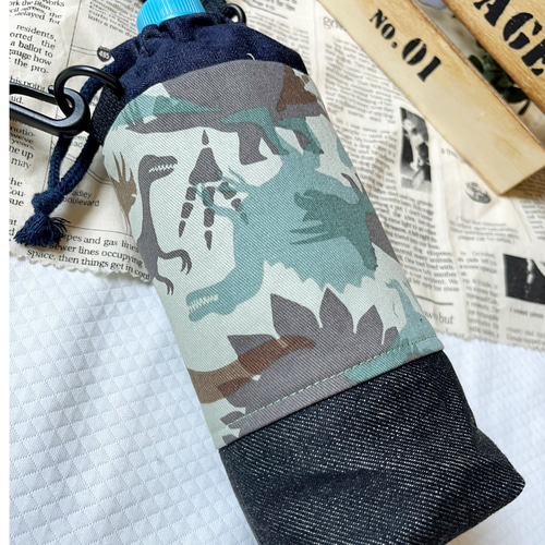 お出かけしたい季節に大活躍！680mlが入るペットボトルカバー