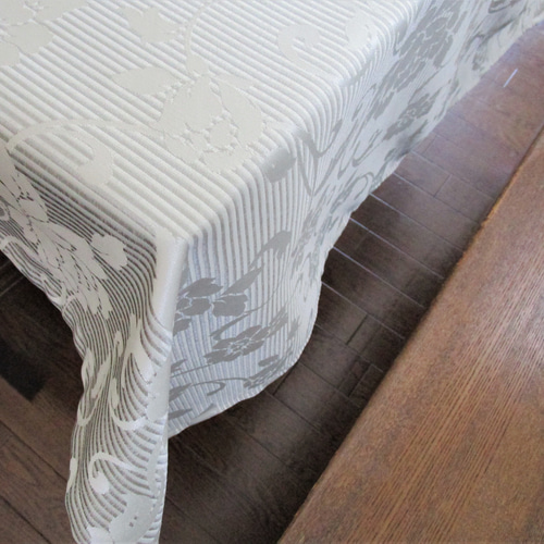 ①縞に花柄・テーブルクロス（約140×200） テーブルクロス Tablestyle