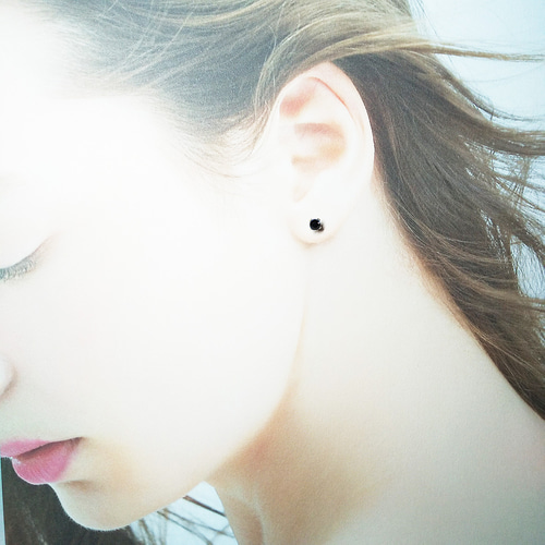 漆黒の宝石。ブラックスピネル・ピアス [送料無料] ピアス（スタッド