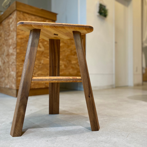ハンドメイド 木製スツール 三角形 ハンドメイド 木製スツール 三角形