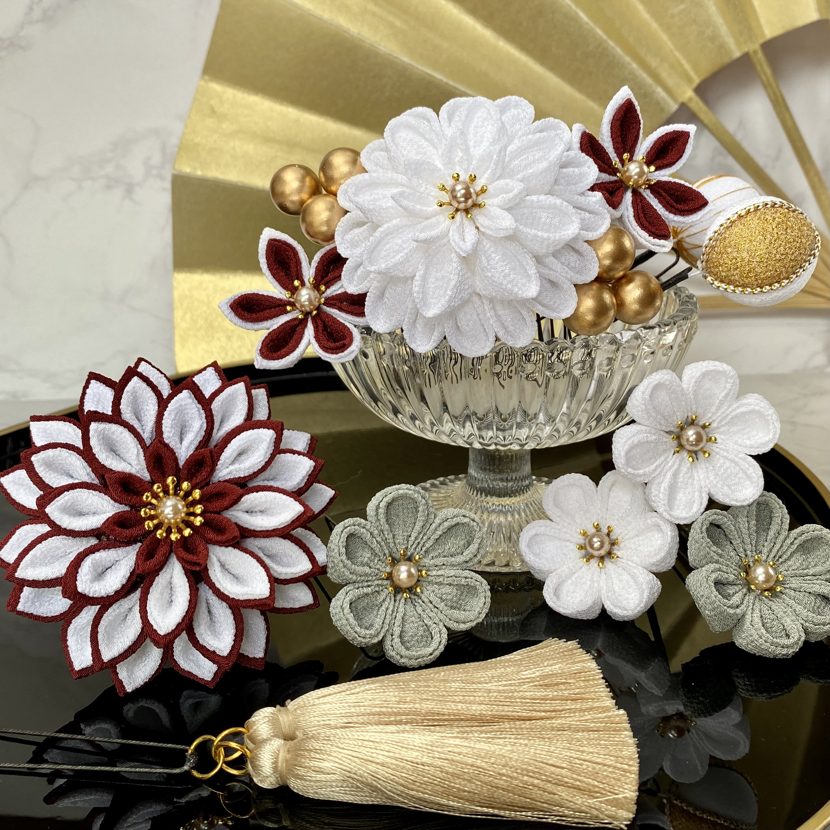 正絹つまみ細工とアンティークラベンダーの造花ダリア　ヘッドドレス　かんざし 大きなダリアと 梅の花 ＊ つまみ細工の髪飾り ＊ 正絹 和装 ヘア