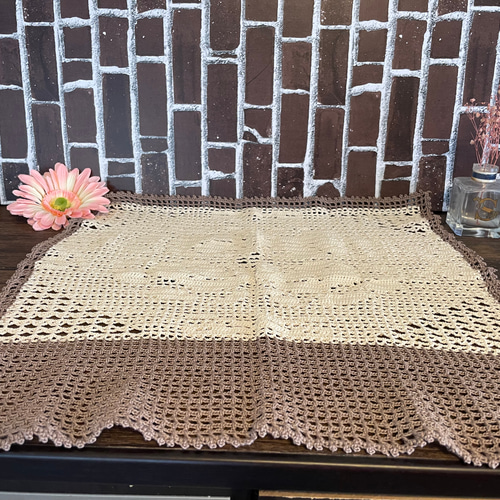 No.71『ホワイトのレース編みドイリー』テーブルクロス．ハンドメイド No.71『ホワイトのレース編みドイリー』テーブルクロス