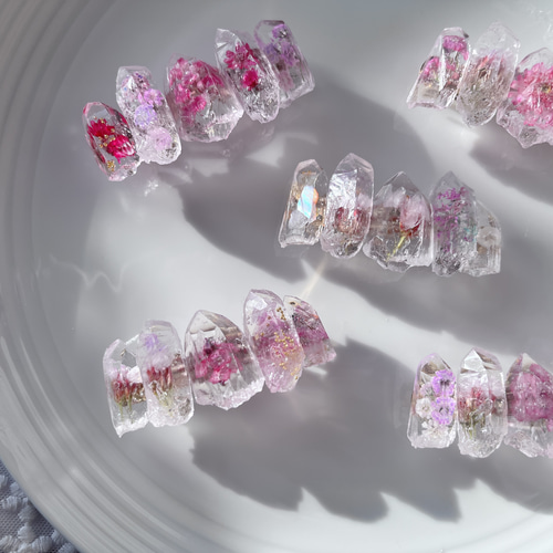 ♡ピンクが大好きな方に♡小さめサイズ♡ドライフラワー鉱石レジンの 