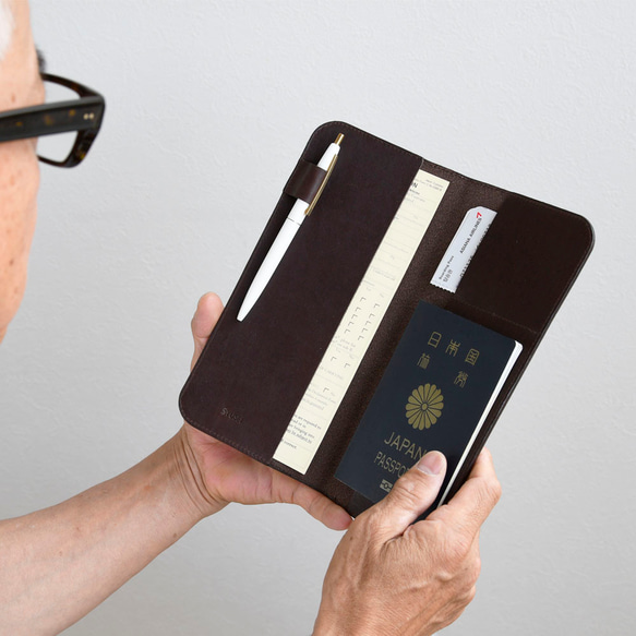 パスポートケース 本革 シンプル ソフトオイルレザー 通帳ケース チケットケース パスポート入れ トラベルグッズ 名入れ 8枚目の画像