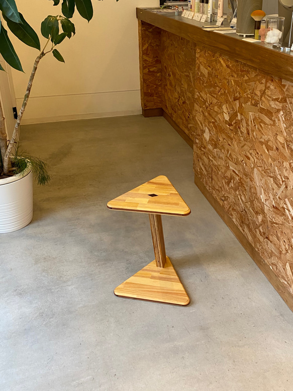 モダン三角形ガラスサイドテーブル 楽天市場】ガラステーブル 三角の通販