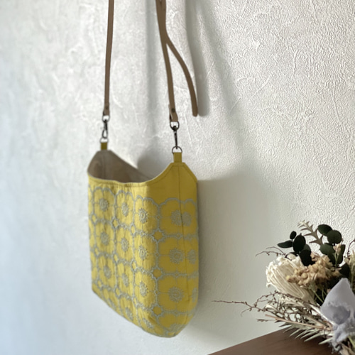 ⚮̈ミナペルホネン anemone mustard まるっこポシェット | karasica