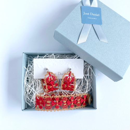 糸のブレスレット ブルーxグレー お花エスニック刺繍 ニャンドゥティ