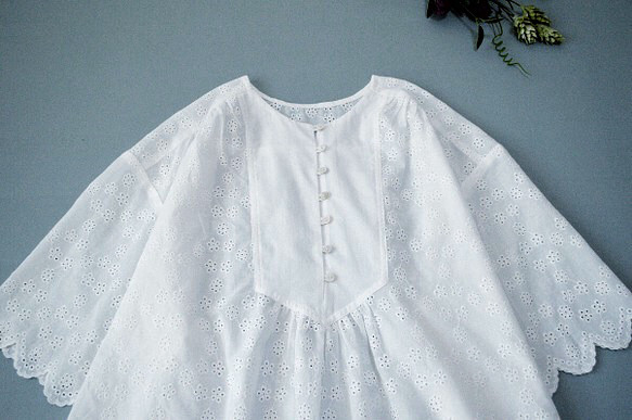 コットン100％スカラップ刺繡地ゆったり着られる大人可愛い七分袖トップス♪
