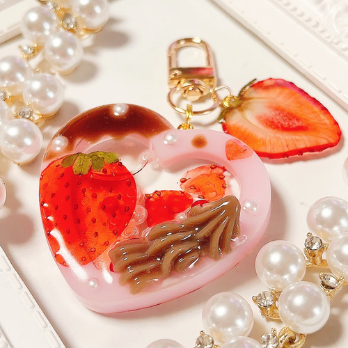 いちごパフェ☆様508☆リメイク☆ぷっくりハートキーホルダー４個セット いちごパフェ☆様508☆リメイク☆ぷっくりハートキーホルダー4個
