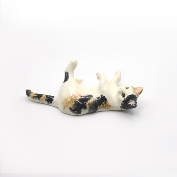 仰向け猫箸置き(三毛） 3枚目の画像