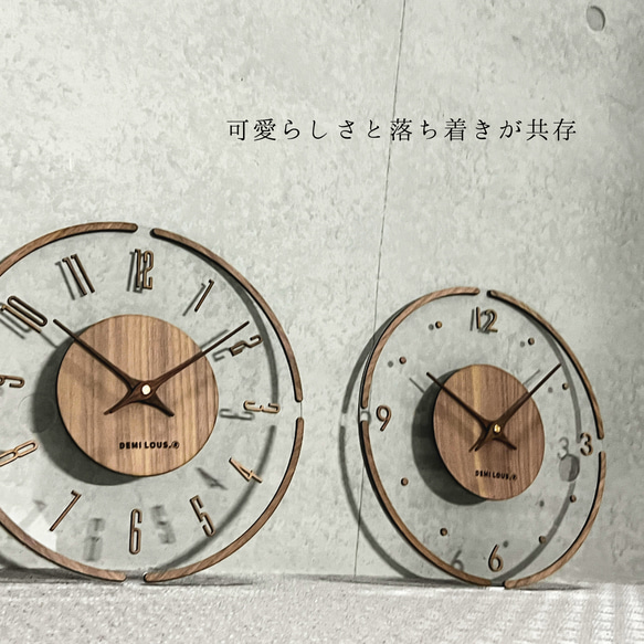 クリアな木製壁掛け時計 ナチュラルモダン風 透明感あるれる 数字とポップ2種類 1枚目の画像