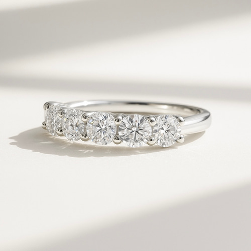 モアサナイト 3mm×7石 ハーフエタニティリング｜Dカラー VVS1 H&C