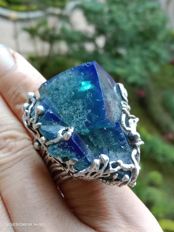 日光螢石原礦手工銀戒 純銀戒指~ 「藍綠之間」~ Fluorite Mineral Silver Ring 第3張的照片