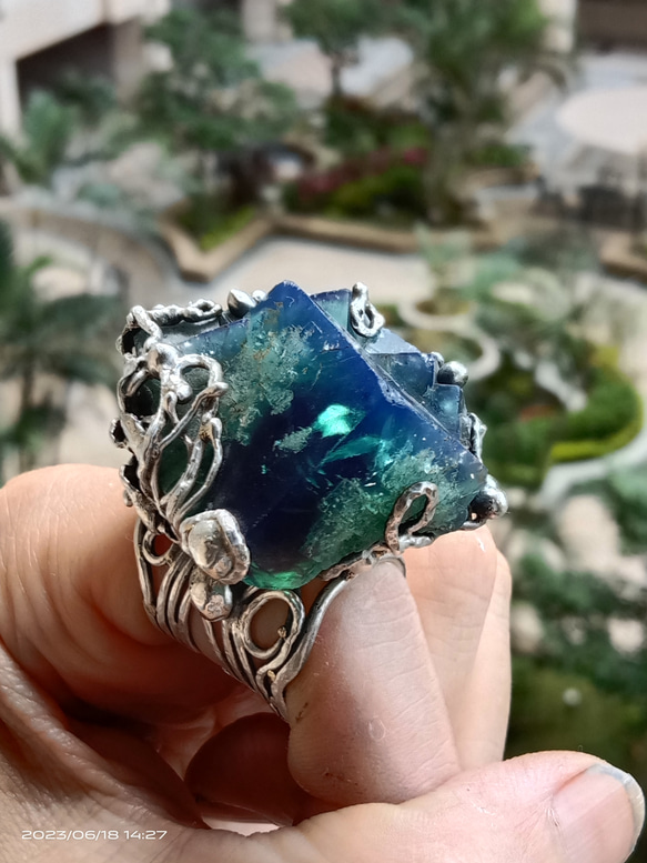 日光螢石原礦手工銀戒 純銀戒指~ 「藍綠之間」~ Fluorite Mineral Silver Ring 第15張的照片