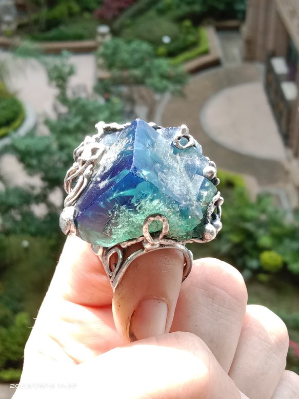 日光螢石原礦手工銀戒 純銀戒指~ 「藍綠之間」~ Fluorite Mineral Silver Ring 第8張的照片