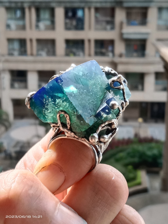 日光螢石原礦手工銀戒 純銀戒指~ 「藍綠之間」~ Fluorite Mineral Silver Ring 第17張的照片