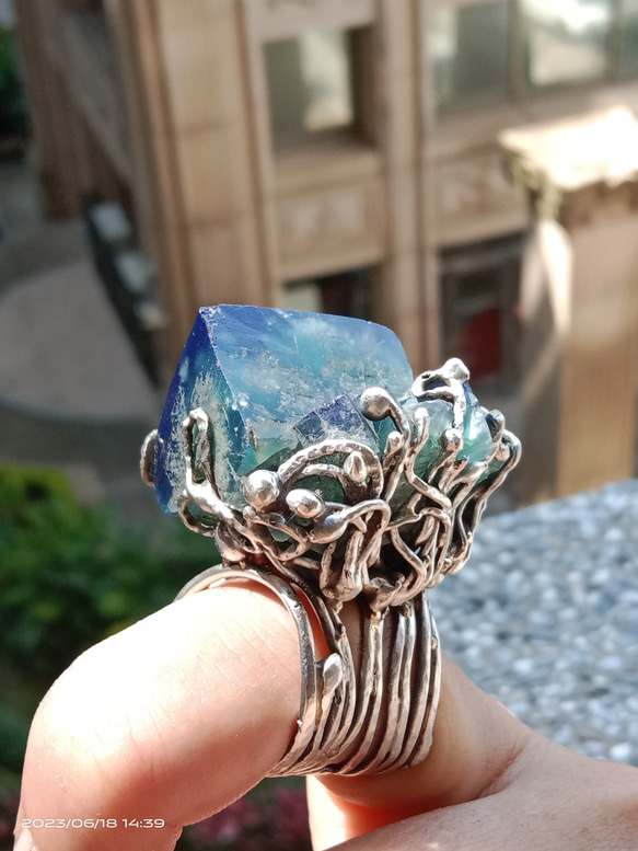 日光螢石原礦手工銀戒 純銀戒指~ 「藍綠之間」~ Fluorite Mineral Silver Ring 第7張的照片