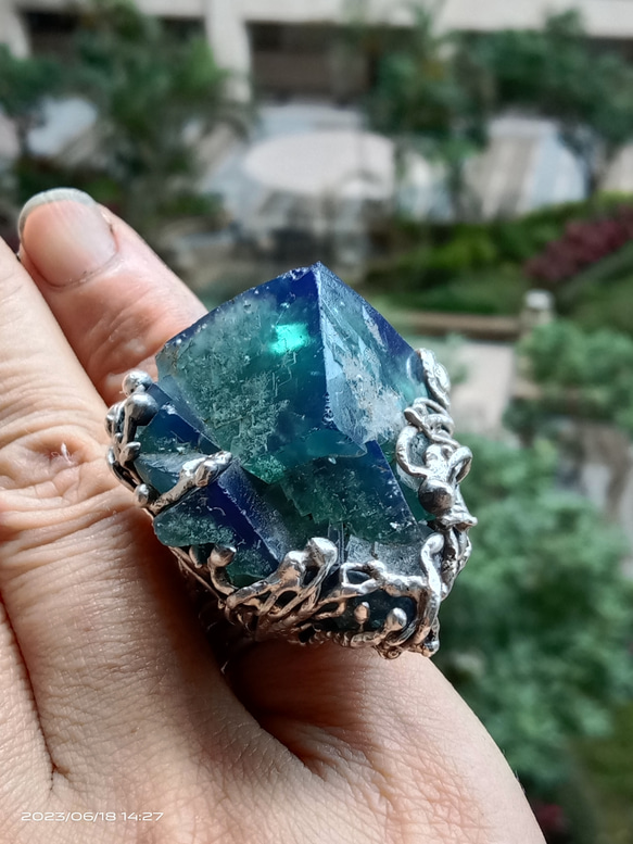 日光螢石原礦手工銀戒 純銀戒指~ 「藍綠之間」~ Fluorite Mineral Silver Ring 第14張的照片