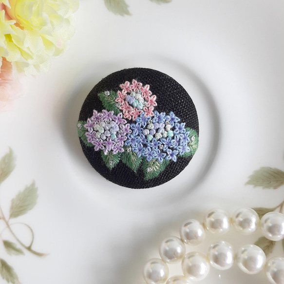 きらめく紫陽花 刺繍ブローチ   紫陽花ブローチ刺繍 2枚目の画像