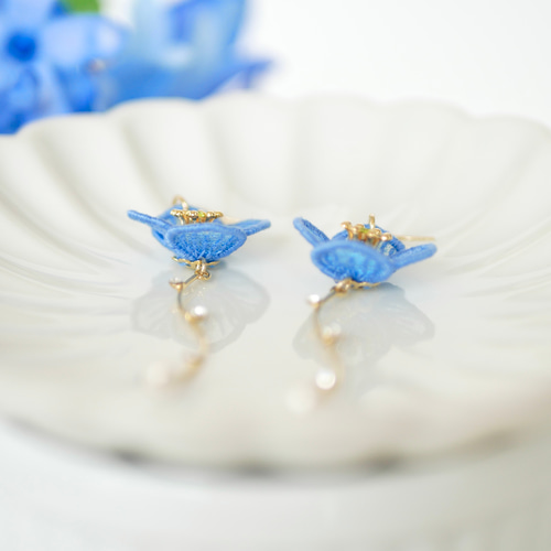 【LES CLEIAS】ヒマラヤポピーのイヤリング 幻のブルーポピーピアス/イヤリング (受注生産/オーガンジー刺繍