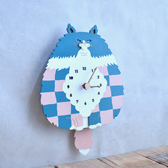 長毛猫 × 市松模様 × ターコイズブルー × フロリダピンクの時計 木製 振り子時計 掛け時計 2枚目の画像