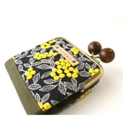 "黄色の木の実刺繍"がま口二つ折り財布　【カーキ&マスタード】 15枚目の画像
