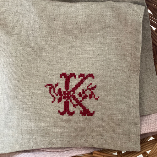 リネンクロス(青耳リネン） アルファベット刺繍 K ランチョンマット Ha