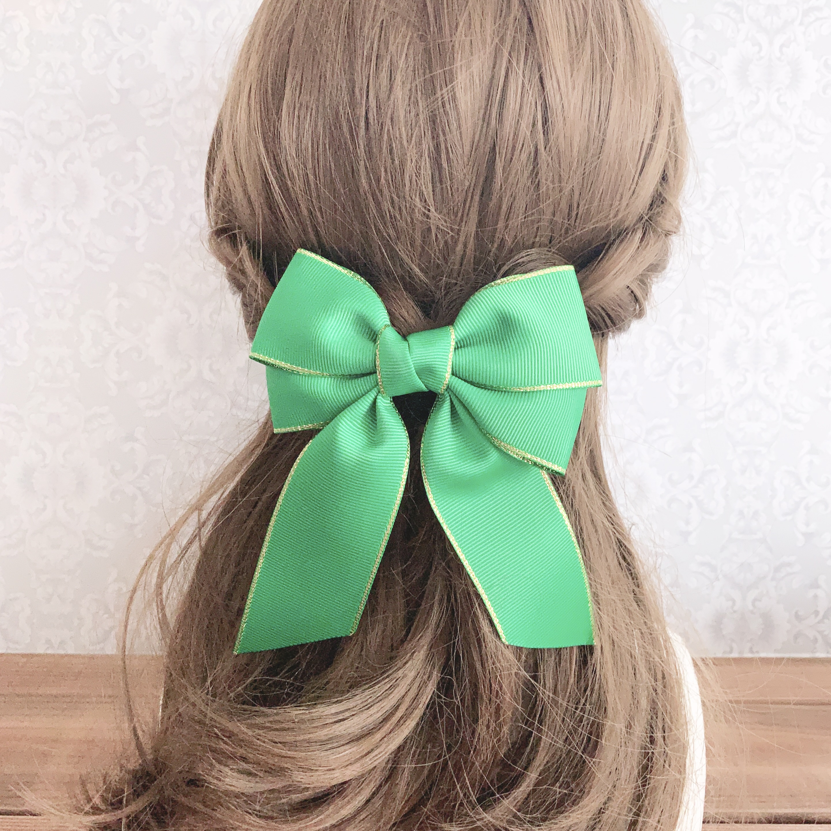 【新品未開封・送料無料】 accaバレッタ　キラキラリボン　グリーン ヘアアクセサリー
