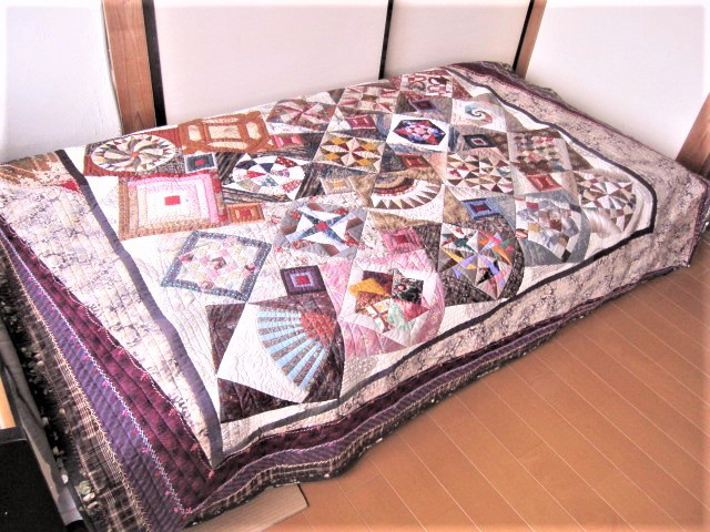 hirokoバッチワークキルト　サンブラーキルトのタペストリー再値下げ hirokoバッチワークキルト　サンブラーキルトのタペストリー再値下げ