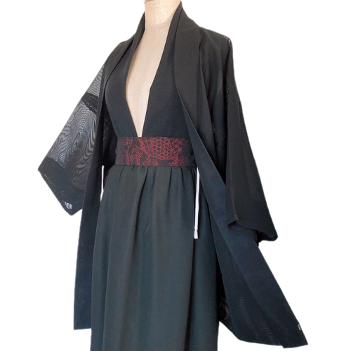 【ヴィンテージ】古着 羽織 着物カーディガン 和柄 モード 黒 赤 レトロ ヴィンテージ】古着 羽織 着物 カーディガン モード 和柄 黒 金