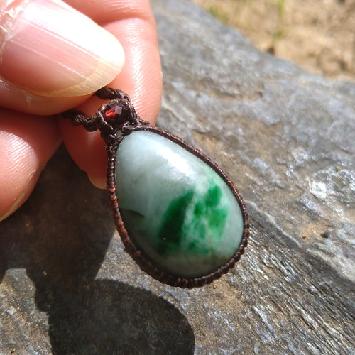 ミャンマー産】本翡翠の天然石マクラメペンダント[PEN-25] ネックレス