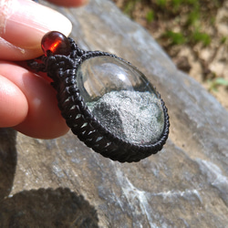 貫入水晶の天然石マクラメペンダント[PEN-26] 3枚目の画像